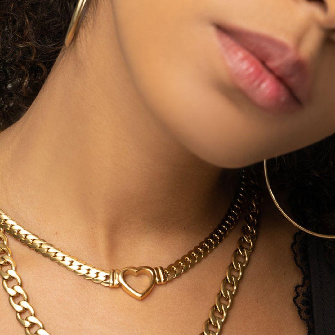 Colar Gargantilha Coração Minimalista Banhado em Ouro 18K